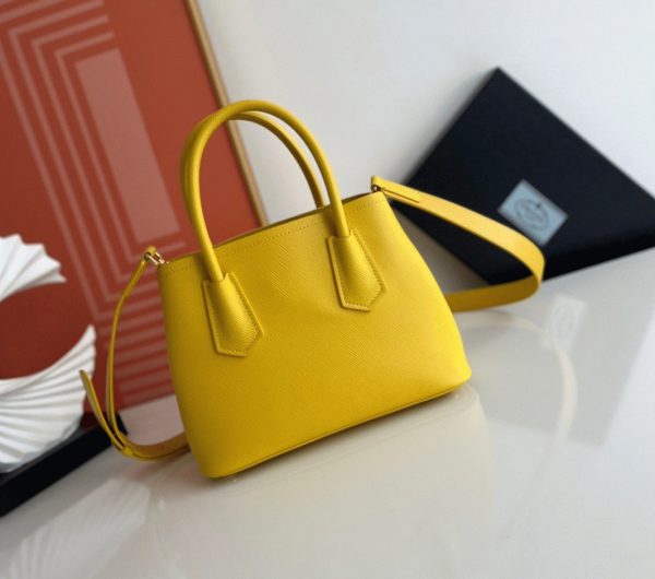 Faux sac Prada Double Mini en jaune – Image 3