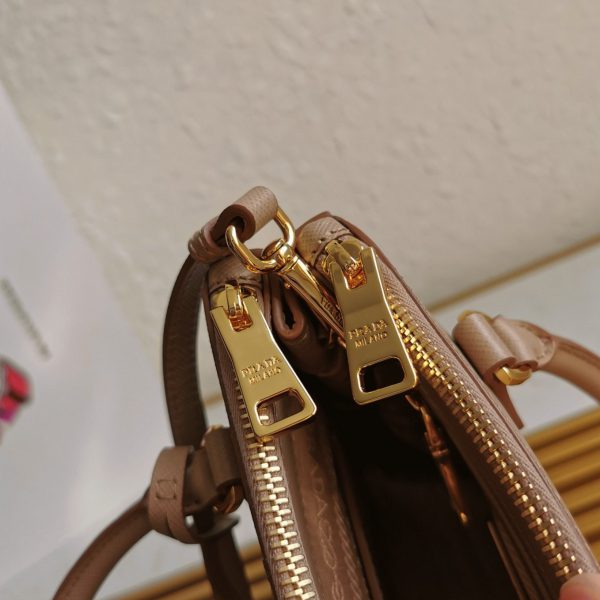 Réplique du sac Prada Mini Galleria en beige – Image 2