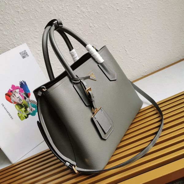 Réplique sac cabas Prada Double Medium en gris – Image 9