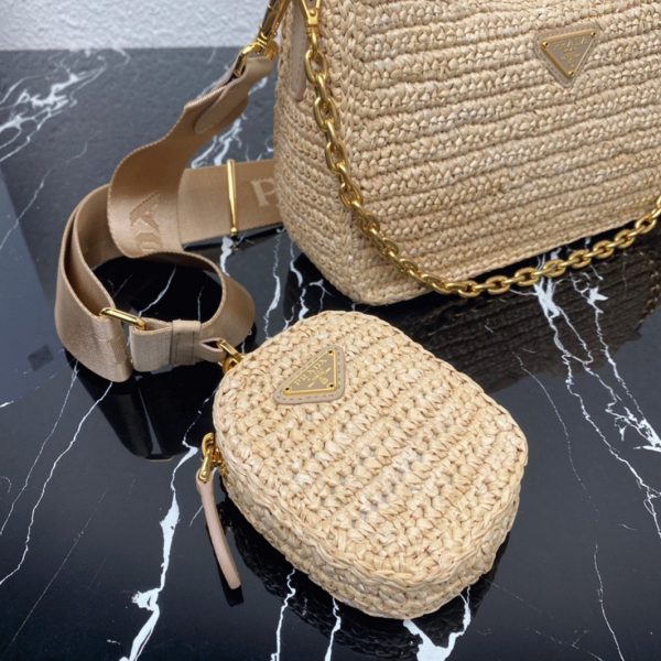 Contrefaçon sac bandoulière Prada Re-Edition en beige – Image 2