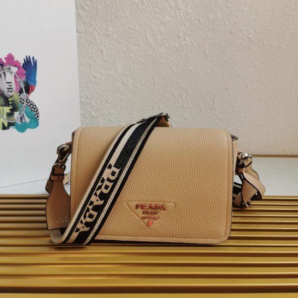 Faux sac bandoulière à rabat Prada en sable – Image 5