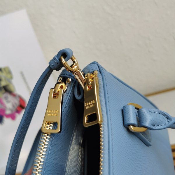 Fausse version du sac Prada Mini Galleria en bleu clair – Image 10