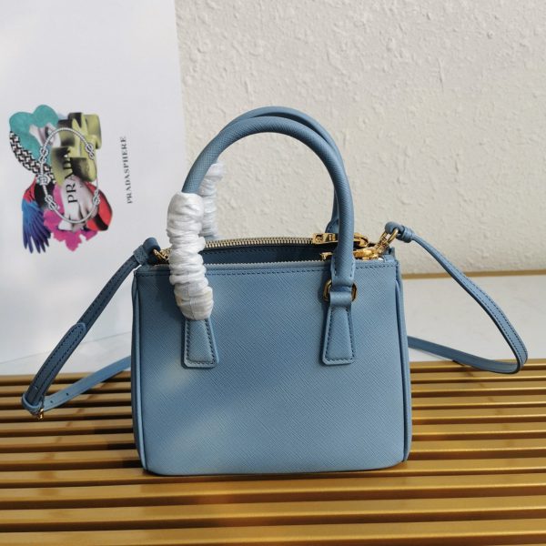 Fausse version du sac Prada Mini Galleria en bleu clair – Image 9