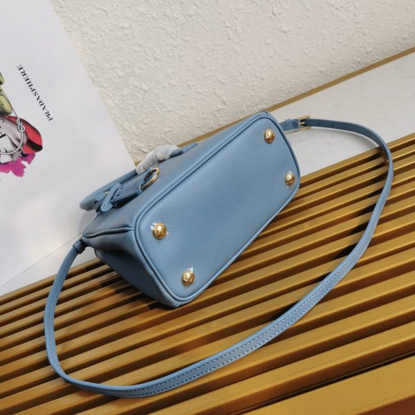 Fausse version du sac Prada Mini Galleria en bleu clair – Image 7