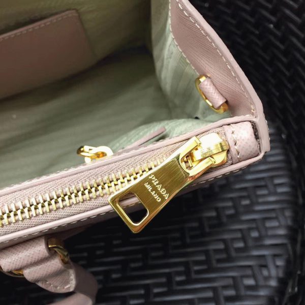 Contrefaçon du sac Prada Galleria grand format en rose – Image 8