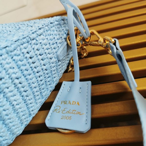 Faux sac bandoulière Prada Re-Edition en bleu – Image 4