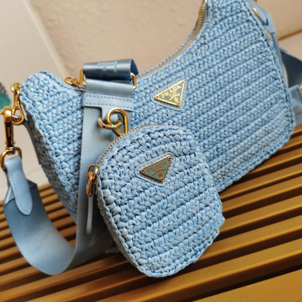 Faux sac bandoulière Prada Re-Edition en bleu – Image 3