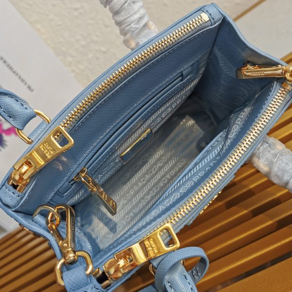 Fausse version du sac Prada Mini Galleria en bleu clair – Image 2