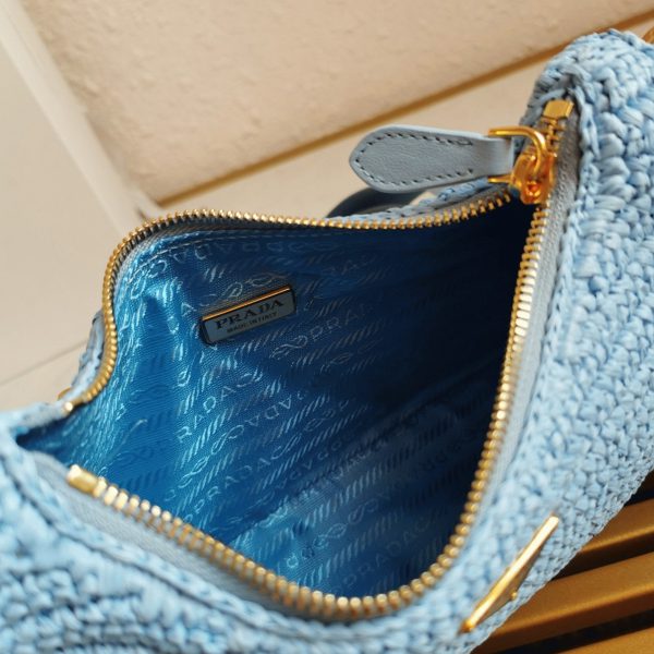 Faux sac bandoulière Prada Re-Edition en bleu – Image 2