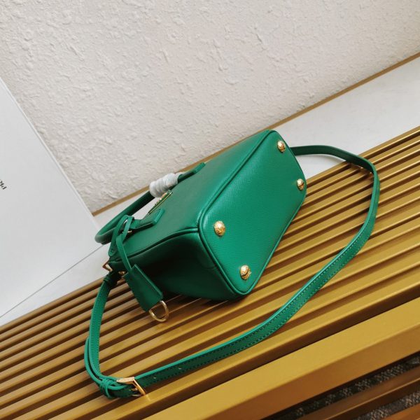 Contrefaçon du sac Prada Mini Galleria en vert – Image 10