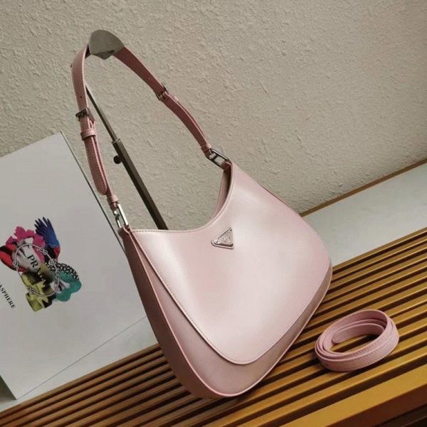 Contrefaçon sac Prada Cleo grand modèle en rose – Image 7