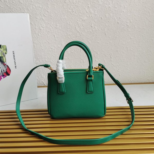 Contrefaçon du sac Prada Mini Galleria en vert – Image 2