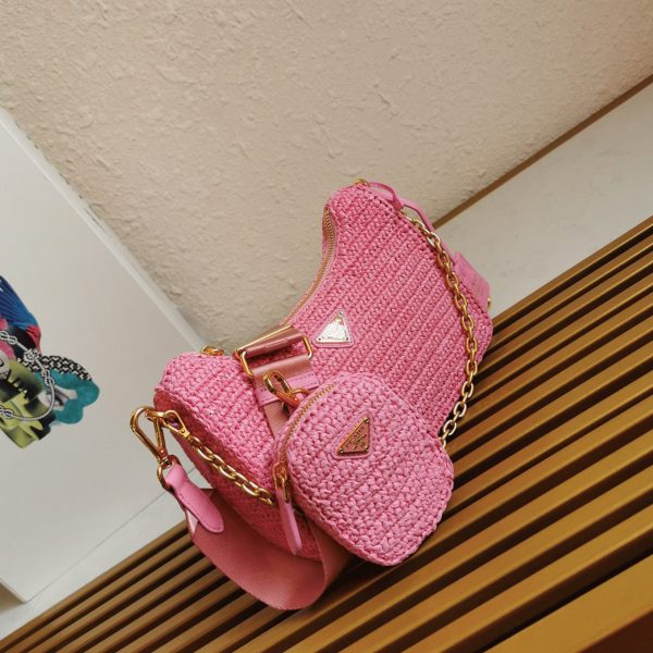 Imitation sac bandoulière Prada Re-Edition en rose – Image 9