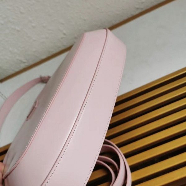 Contrefaçon sac Prada Cleo grand modèle en rose – Image 6