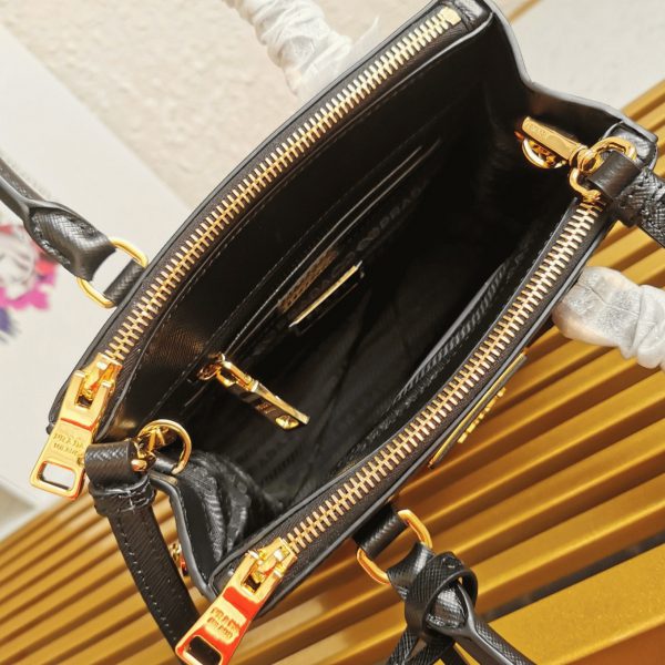 Meilleure réplique du sac Prada Mini Galleria en noir – Image 5