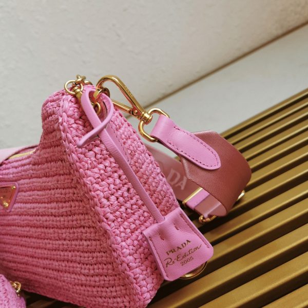 Imitation sac bandoulière Prada Re-Edition en rose – Image 6