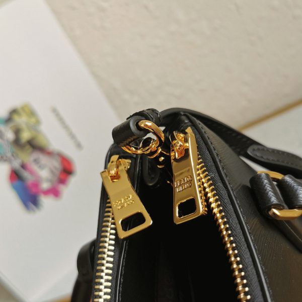 Meilleure réplique du sac Prada Mini Galleria en noir – Image 2