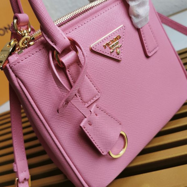 Fausse version du sac Prada Mini Galleria en rose – Image 10