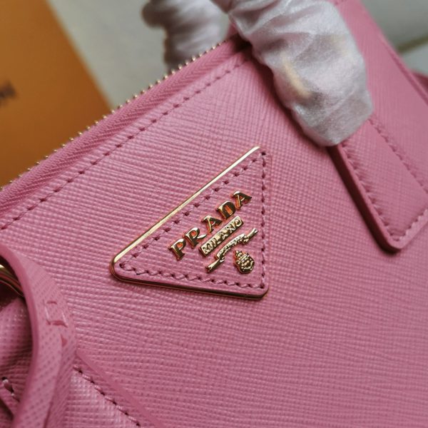 Fausse version du sac Prada Mini Galleria en rose – Image 9