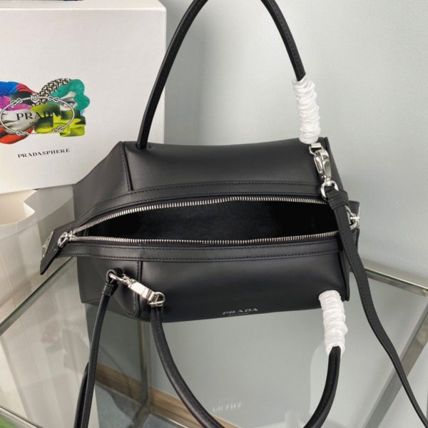 Faux sac Prada Supernova moyen modèle à poignée en cuir noir – Image 6