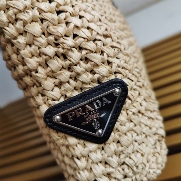 Contrefaçon petit cabas Prada en fil effet raphia beige (crochet) – Image 9