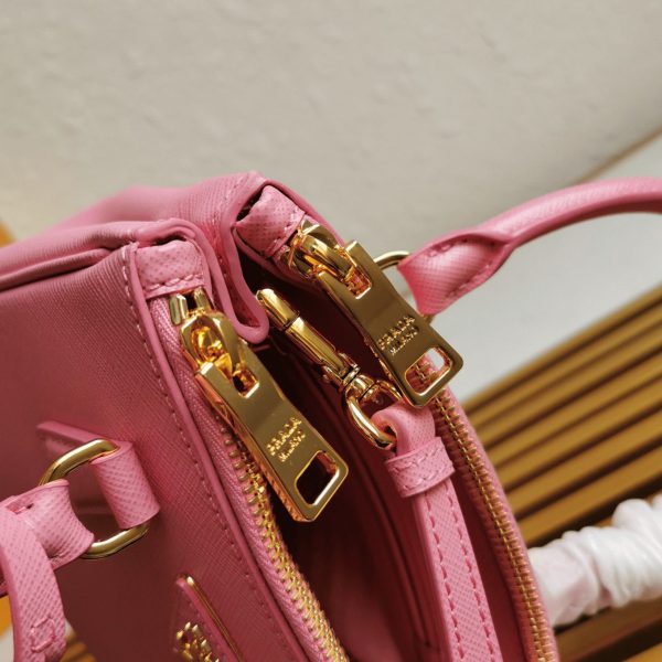 Fausse version du sac Prada Mini Galleria en rose – Image 2