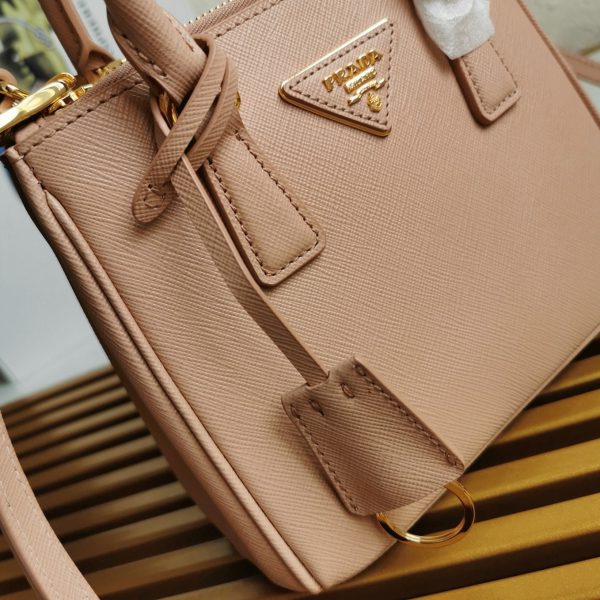 Contrefaçon du sac Prada Mini Galleria en rose poudré – Image 8