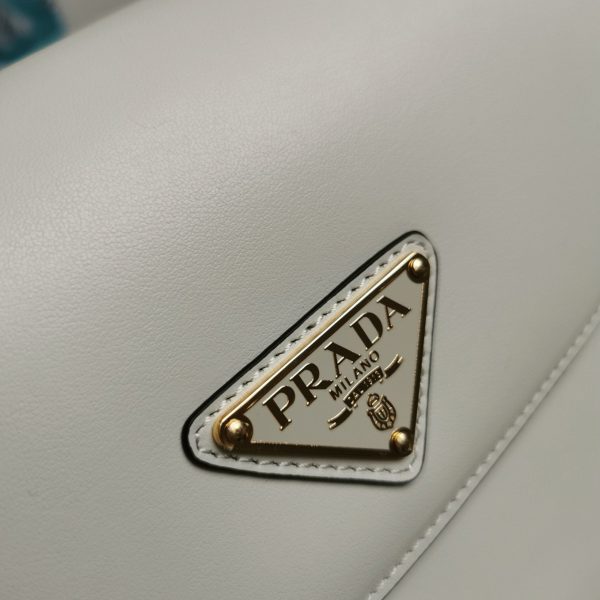 Réplique du sac Prada Arqué avec rabat en blanc – Image 9