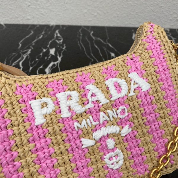 Contrefaçon sac Prada Re-Edition en rayures beige et rose – Image 5