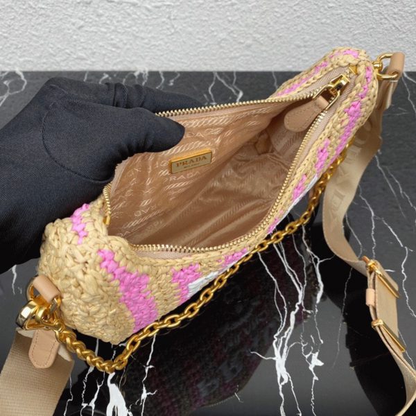 Contrefaçon sac Prada Re-Edition en rayures beige et rose – Image 3