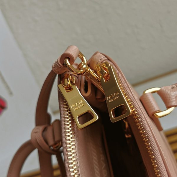 Contrefaçon du sac Prada Mini Galleria en rose poudré – Image 2