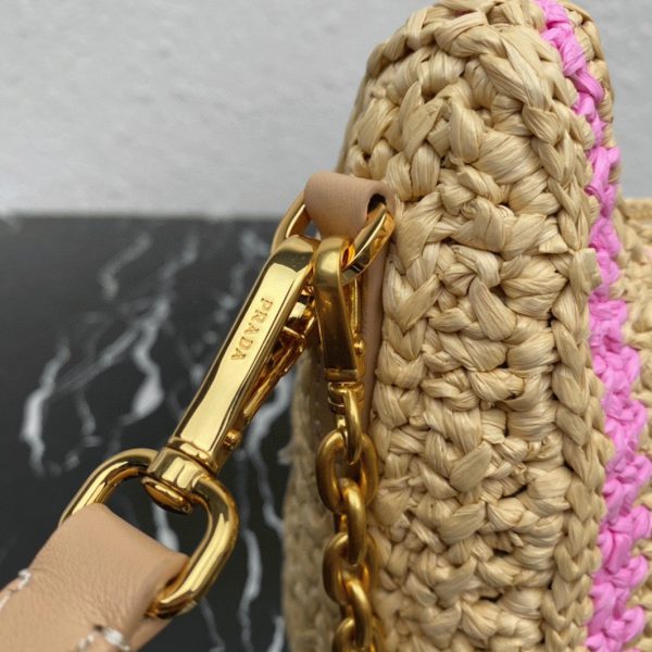 Contrefaçon sac Prada Re-Edition en rayures beige et rose – Image 2