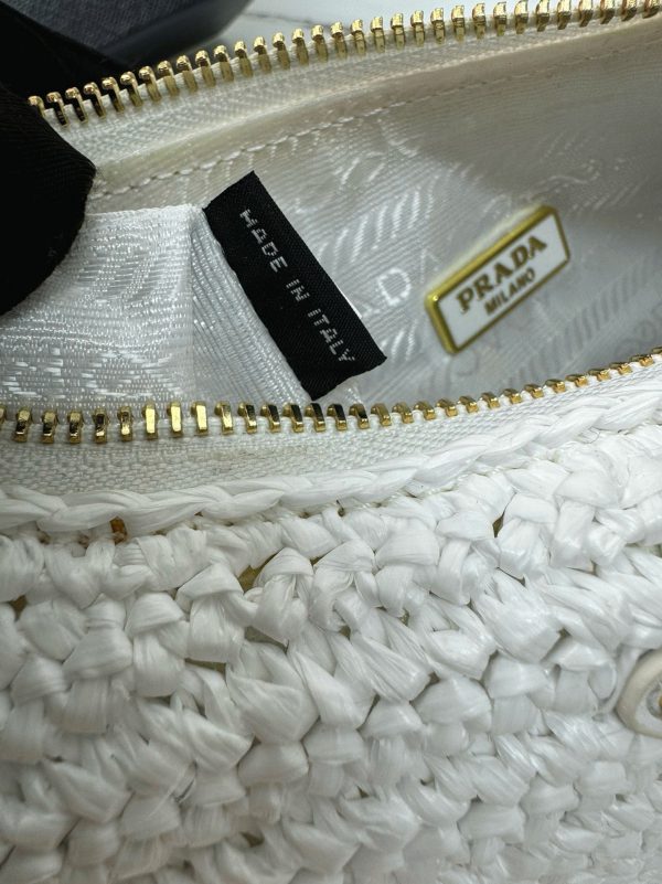 Faux sac crochet Prada Re-Edition en blanc – Image 10