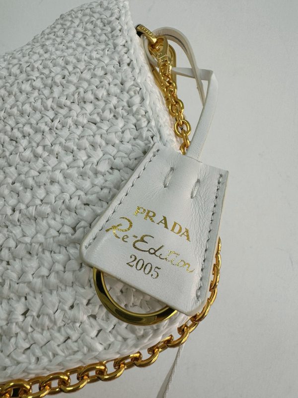Faux sac crochet Prada Re-Edition en blanc – Image 9