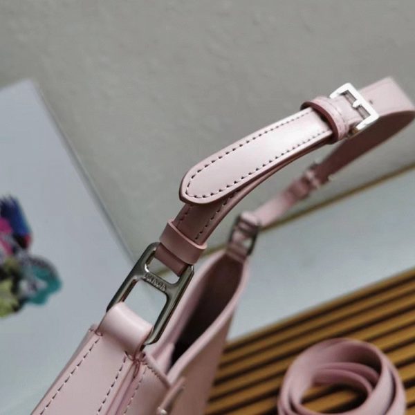Contrefaçon sac Prada Cleo grand modèle en rose – Image 4