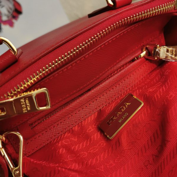 Réplique du sac Prada Mini Galleria en rouge – Image 4