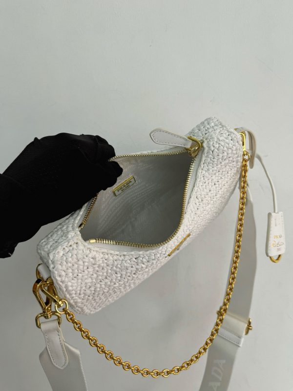 Faux sac crochet Prada Re-Edition en blanc – Image 4