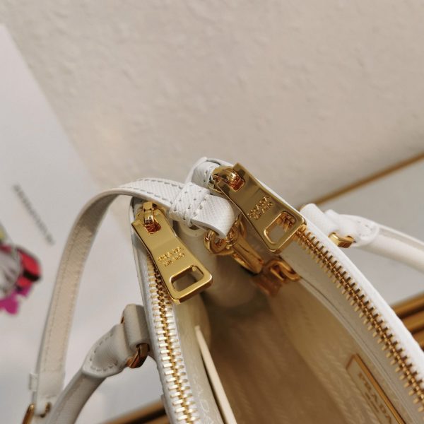 Fausse version du sac Prada Mini Galleria en blanc – Image 9