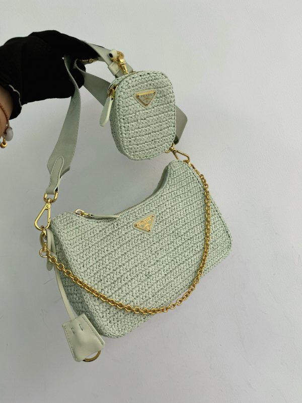 Réplique sac crochet Prada Re-Edition en aqua – Image 11
