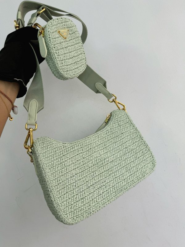 Réplique sac crochet Prada Re-Edition en aqua – Image 10