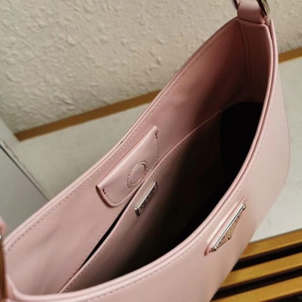 Contrefaçon sac Prada Cleo grand modèle en rose – Image 3