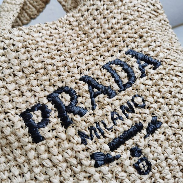 Contrefaçon petit cabas Prada en fil effet raphia beige (crochet) – Image 6