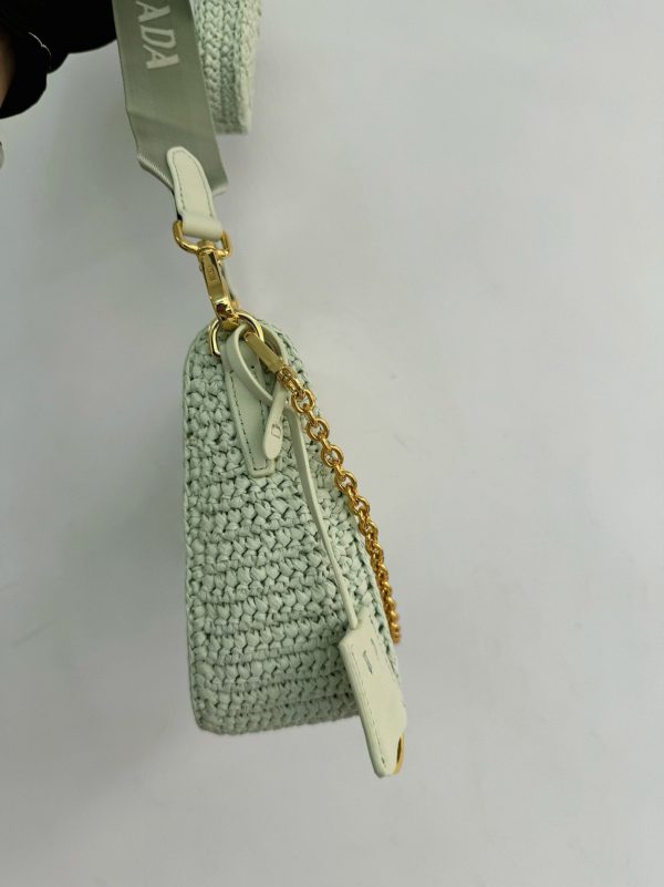 Réplique sac crochet Prada Re-Edition en aqua – Image 8