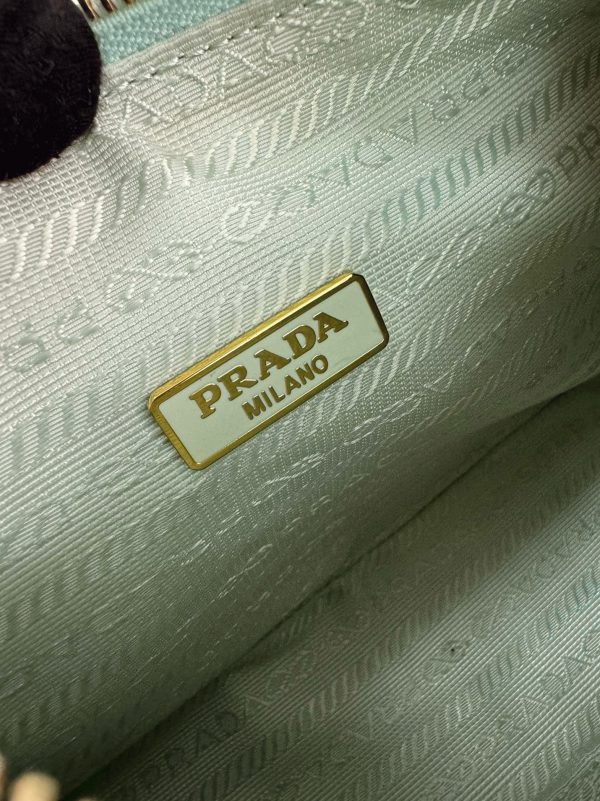 Réplique sac crochet Prada Re-Edition en aqua – Image 6
