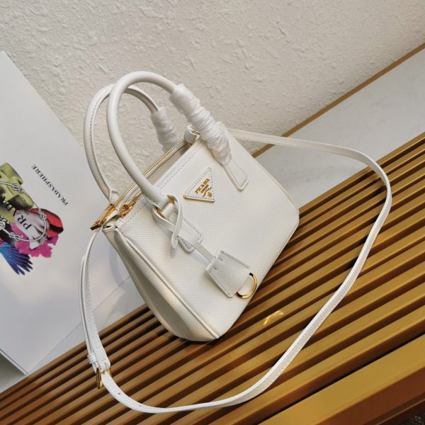 Fausse version du sac Prada Mini Galleria en blanc – Image 2