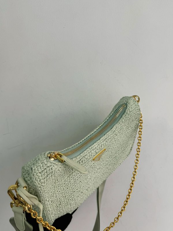Réplique sac crochet Prada Re-Edition en aqua – Image 3