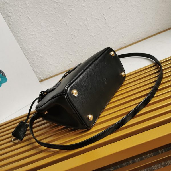 Fausse version du sac Prada Galleria petit format en noir – Image 8
