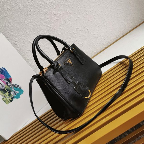Fausse version du sac Prada Galleria petit format en noir – Image 7