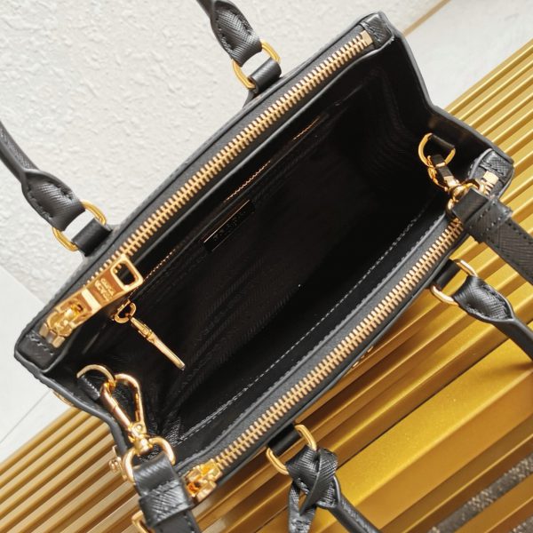 Fausse version du sac Prada Galleria petit format en noir – Image 3