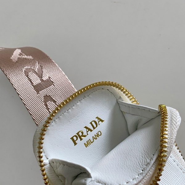 Réplique sac bandoulière Prada Re-Edition 2005 en blanc – Image 5